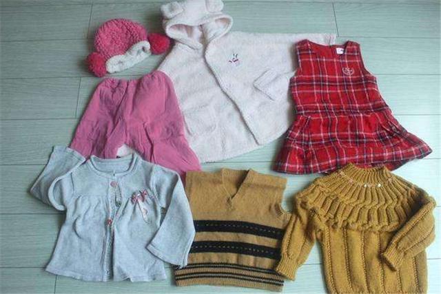 親戚家孩子“沒穿幾次的舊衣服”，別都給孩子用！衣服雖好，也有隱患