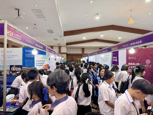 漢語(yǔ)橋梁，美甲添彩——記泰國(guó)第三屆HSK留學(xué)中國(guó)與就業(yè)展中的特色服務(wù)
